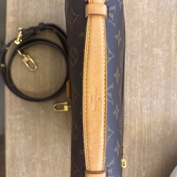 LV Pochette Métis - Picture 2 of 10